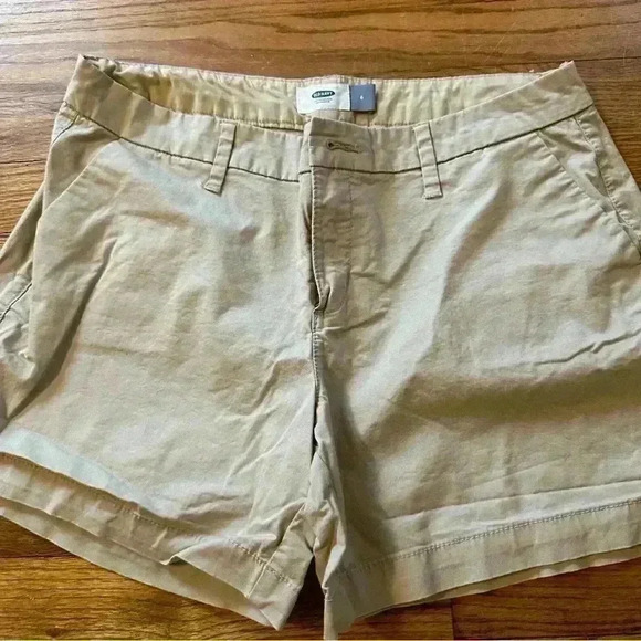 Old navy shorts - Picture 4 of 5